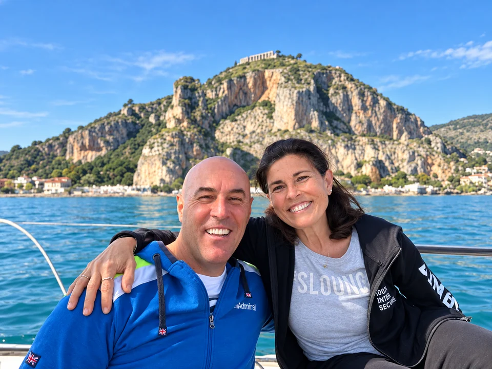 Antonio e Rita davanti al Tempio di Giove Anxur a Terracina, gestori di Quiet Home